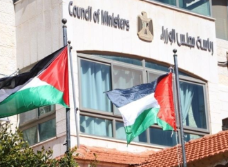 الحكومة الفلسطينية: مستوطنون شنوا هجوما إرهابيا على قرية الطيبة المسيحية في الضفة الغربية المحتلة
