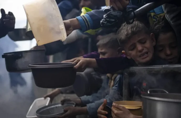 ألمانيا تعلن أنها ستقيم “جسراً جوياً” إنسانياً مع قطاع غزة