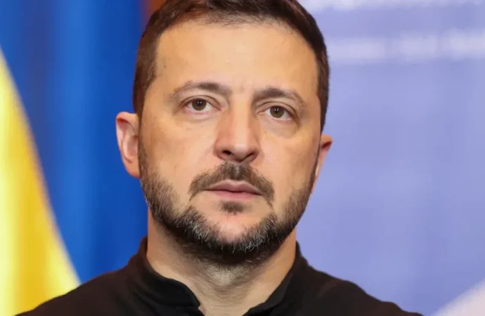 زيلينسيكي يدعو العالم إلى التحرك “لتغيير النظام” في روسيا