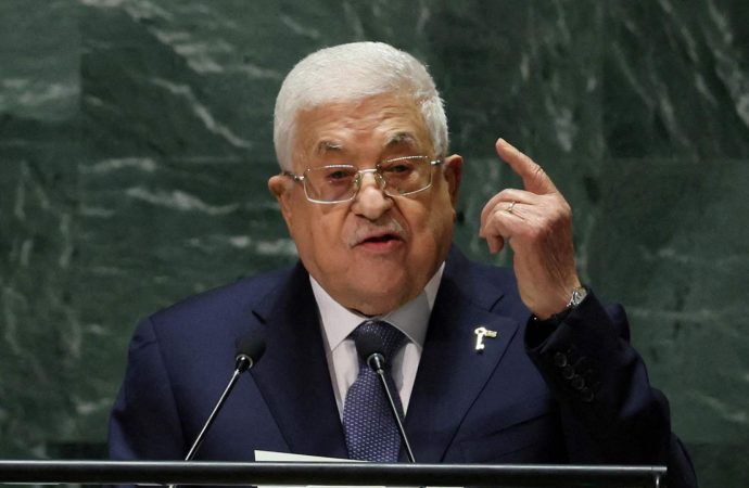 عبّاس “يثمّن” موقف كندا “التاريخي” باعتزامها الاعتراف بدولة فلسطين