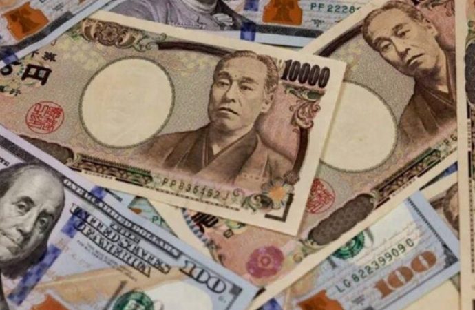 الدولار يرتفع مع ترقب مستقبل باول والين يتراجع قبل انتخابات اليابان