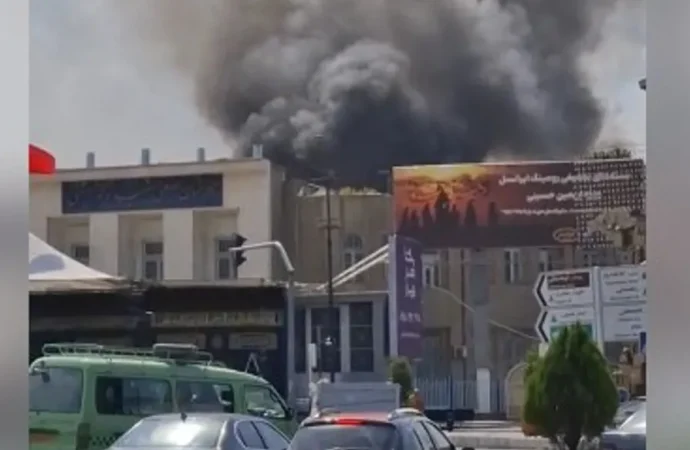 اندلاع حريق كبير في محيط مستشفى القائم في مدينة مشهد