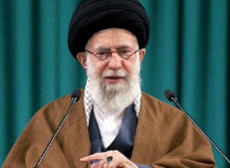 خامنئي يتهم الغرب باستغلال الملف النووي ذريعة للاصطدام مع إيران