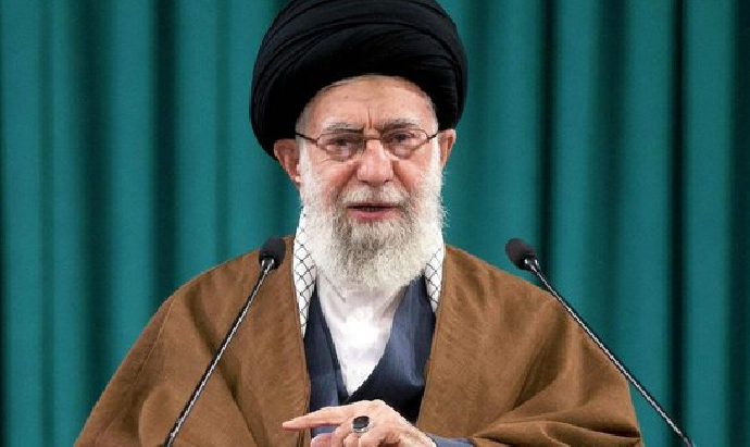 خامنئي يتهم الغرب باستغلال الملف النووي ذريعة للاصطدام مع إيران