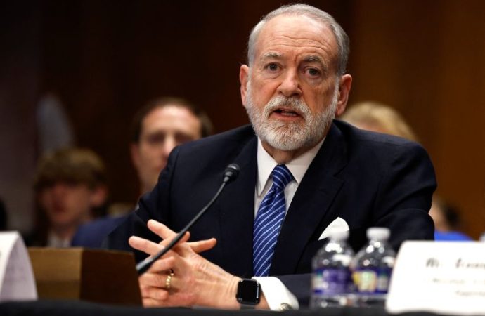 السفير هاكابي: أوروبا تضغط على إسرائيل و3 دول عربية تضغط على حماس