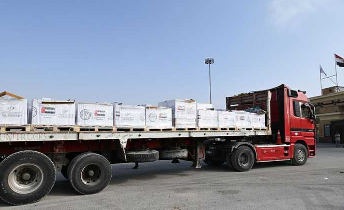 20 شاحنة مساعدات إماراتية تستعد للدخول إلى غزة