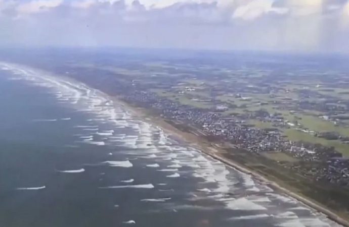 أمواج تسونامي تضرب سواحل اليابان