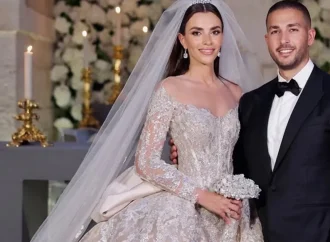 زين قطامي تغيّر تقاليد الزفاف وتحمل وروداً اصطناعية في يومها الكبير