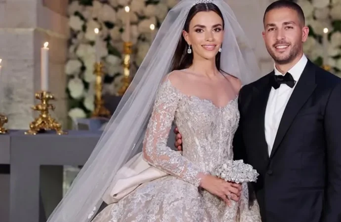 زين قطامي تغيّر تقاليد الزفاف وتحمل وروداً اصطناعية في يومها الكبير