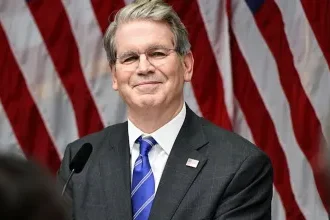 واشنطن تفرض عقوبات على أسطول بحري يملكه نجل شمخاني