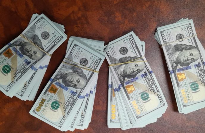 إحباط عملية تهريب مبلغ 40 ألف دولار أميركي مزيّف من قبل فصيلة تفتيشات المطار في قوى الأمن الداخلي