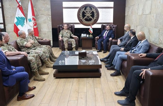 قائد الجيش استقبل وفدًا من وزارة الطوارئ السورية