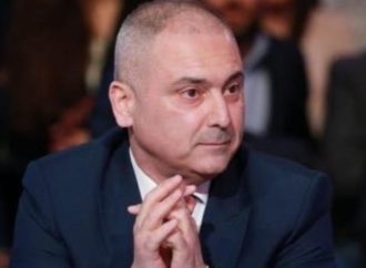 بعد تصريح ولايتي… محفوض يطالب الحكومة: السفير الإيراني غير مرغوب فيه