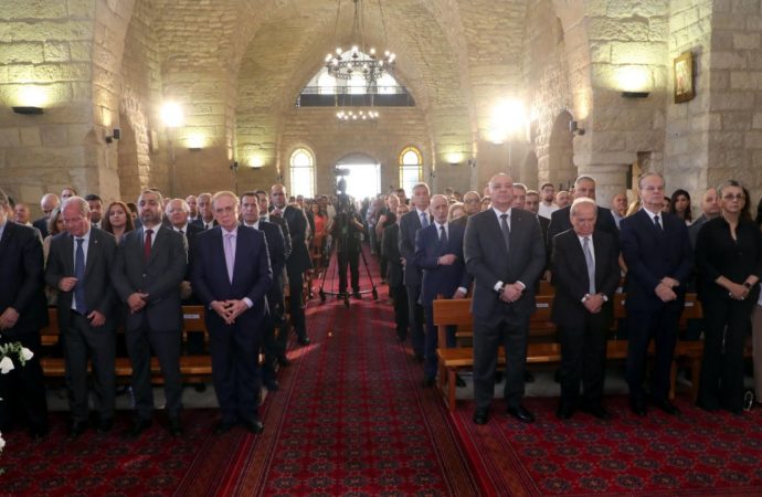 الرئيس عون في دير القمر.. وما دوّنه في السجل الذهبي