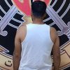 مدير مطعم يصدّ مسلحًا ويمنع السرقة