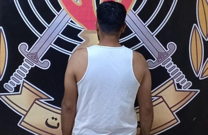 مدير مطعم يصدّ مسلحًا ويمنع السرقة