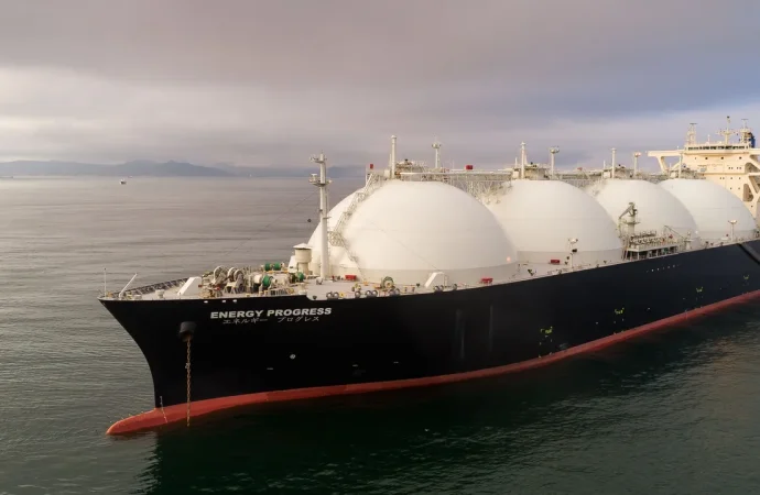 انخفاض محتمل في أسعار الغاز الطبيعي المسال بالصين