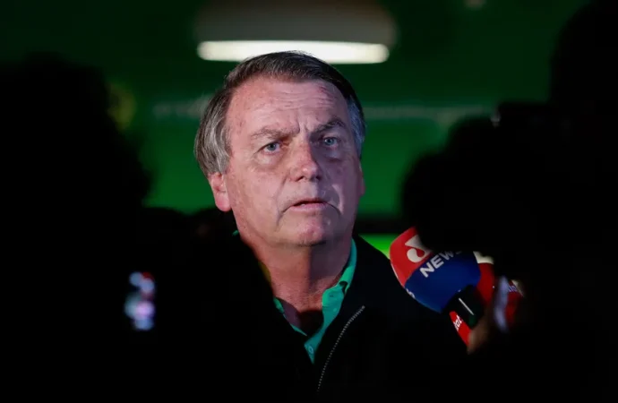 القضاء البرازيلي “متمسك” بمحاكمة بولسونارو رغم الضغوط