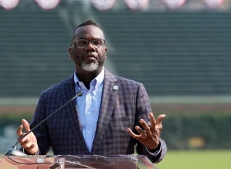 عمدة شيكاغو يهاجم خطة ترامب لنشر الحرس الوطني