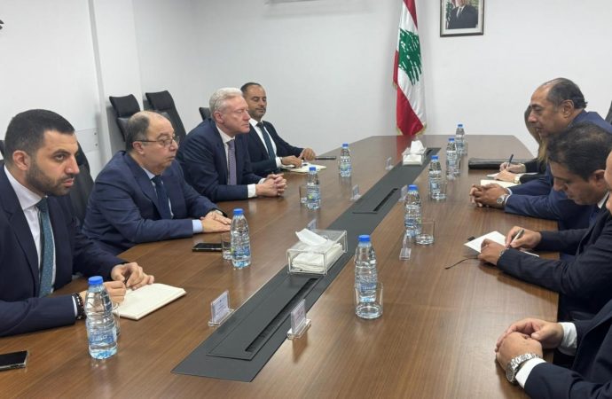 رجّي: الحكومة تسعى بكل حكمة وتروٍّ لمعالجة مسألة “حصر السلاح