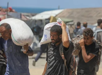 شاحنات تحمل أدوية ومستلزمات طبية ستدخل غزة اليوم عبر «الصحة العالمية»