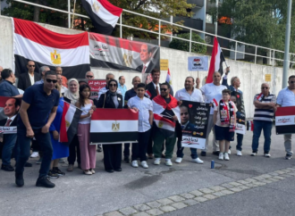 مؤسسة آيات خليفة شاركت في الوقفة الوطنية لدعم مصر أمام السفارة المصرية في فيينا