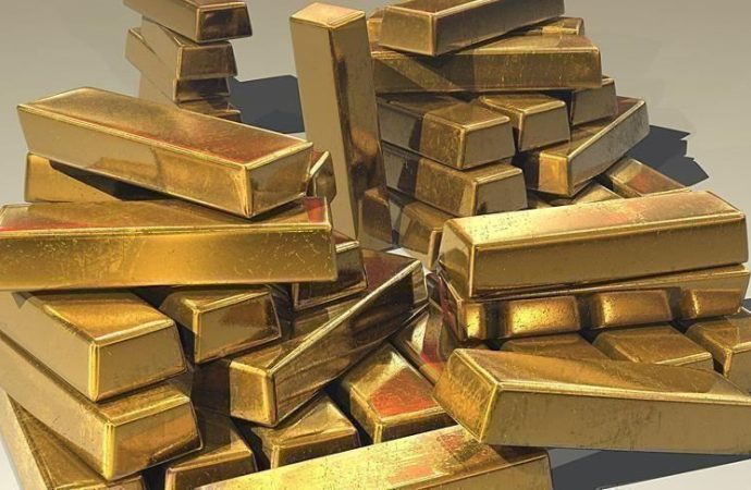 الذهب يتراجع مع ترقب بيانات التضخم الأمريكية