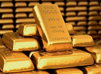 الذهب يتراجع مع صعود الدولار والأسواق تترقب قرارات ترامب
