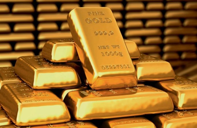 الذهب يتراجع مع صعود الدولار والأسواق تترقب قرارات ترامب