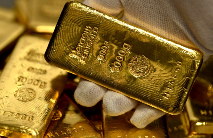 أسعار الذهب تنخفض متأثرة بارتفاع الدولار