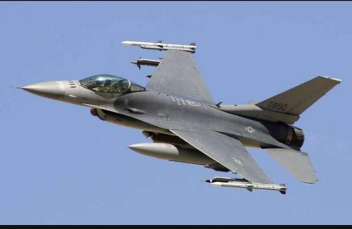 مقتل طيار في تحطم مقاتلة إف-16 أثناء استعدادات لعرض جوي في بولندا