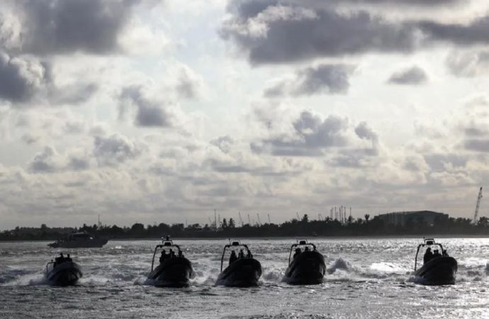 عشرات المفقودين بعد غرق قارب في نيجيريا