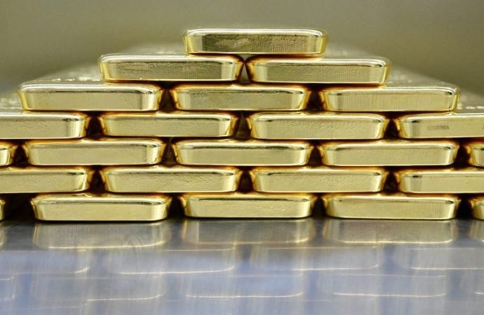 العقود الآجلة للذهب تصعد لمستوى قياسي بعد تقرير عن رسوم جمركية