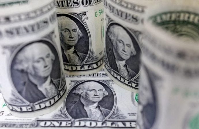 الدولار يتراجع وسط تزايد الرهانات على خفض الفائدة الأمريكية