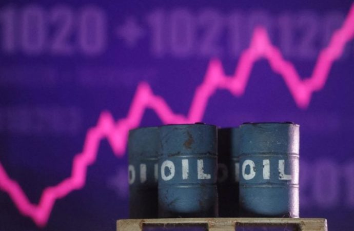 النفط يواصل المكاسب مع ترقب لقاء ترامب وبوتين