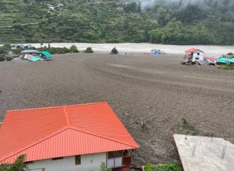 عشرات القتلى ومئات المفقودين في فيضانات وانهيارات أرضية في الشطر الهندي من كشمير