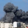 قصف جوي إسرائيلي يستهدف فريقاً لتأمين المساعدات بدير البلح ومنزلاً شمال غرب غزة