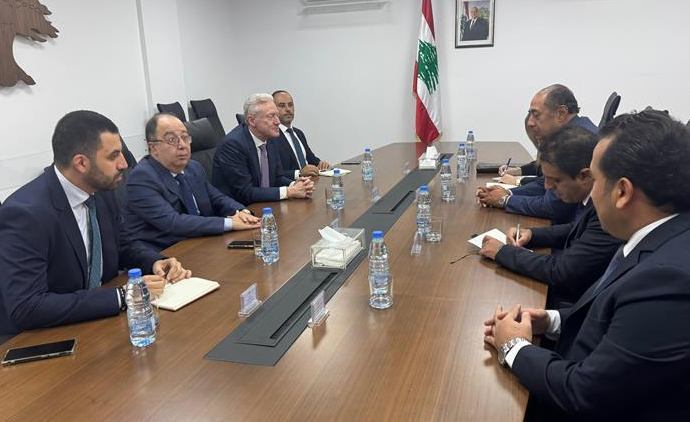 وزير الخارجية والمغتربين يوسف رجي يلتقي ممثل الأمين العام لجامعة الدول العربية السفير حسام زكي