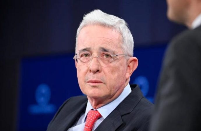 وضع رئيس كولومبي سابق تحت الإقامة الجبرية