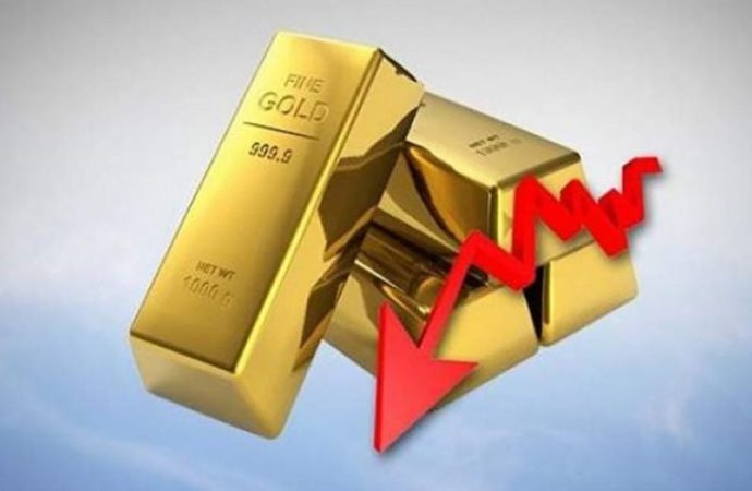 الذهب ينخفض وسط بيانات أمريكية تعزز قوة الدولار