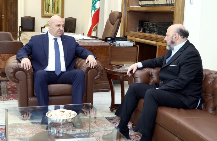 لقاءات سياسية وثقافية ودبلوماسية للرئيس عون