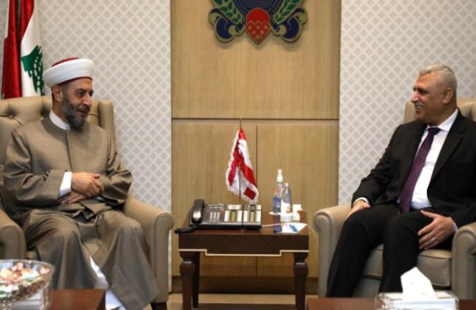 اللواء شقير عرض ووفداً من هيئة العلماء المسلمين المستجدات