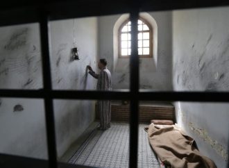 بين السجن والمقايضة.. إيران تفرض شروطًا قاسية على بحارَيْن يمنيين