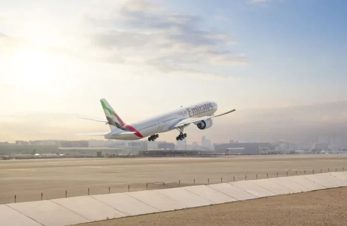 طيران الإمارات تحظر استخدام “البور بانك” على متن طائراتها