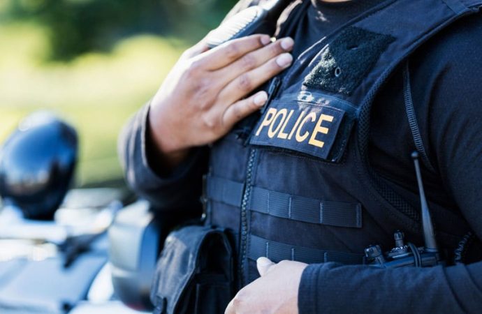 بعد اعترافه بالذنب.. سجن مواطن أمريكي عامين لتهديده مؤسسات يهودية