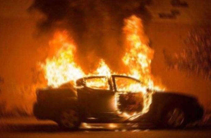 إحراق سيارة أمام برلمان تركيا قبل اجتماع بشأن حل حزب العمال الكردستاني
