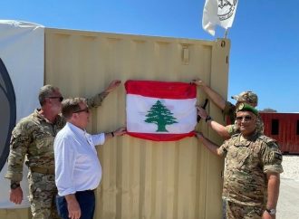 السفير البريطاني يفتتح منشأة تدريب متطورة للجيش في الزهراني