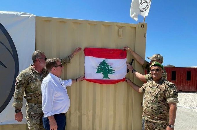 السفير البريطاني يفتتح منشأة تدريب متطورة للجيش في الزهراني