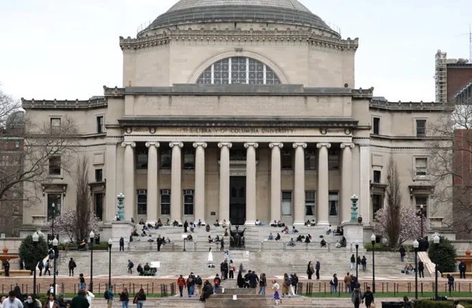 “سابقة كارثية”… خبراء: إدارة ترامب تشن هجوماً غير مسبوق على الجامعات الاميركية