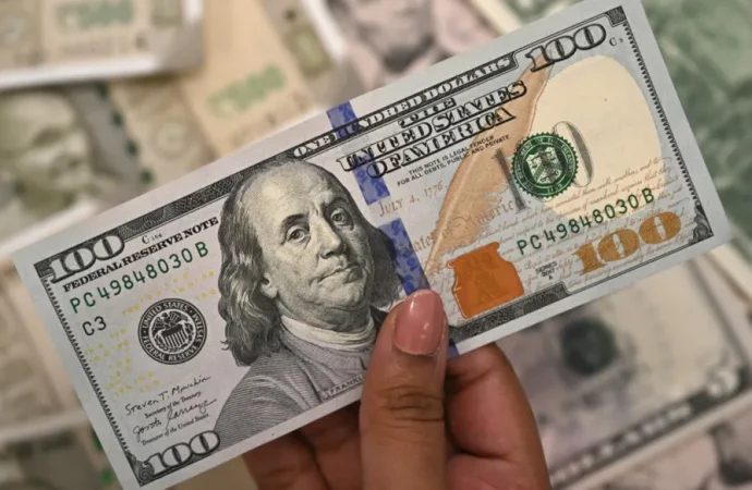 الولايات المتحدة تنهي الإعفاء الجمركي على الطرود الصغيرة المشحونة عالمياً